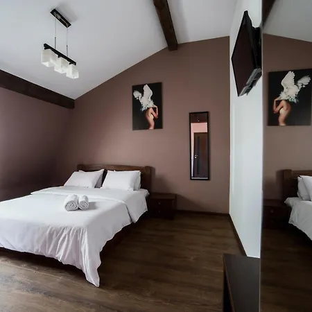 на площі митній в центрі львова